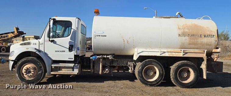 image for item ET5414 2004 Freightliner M2 water truck