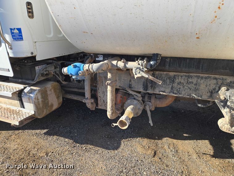 image for item ET5414 2004 Freightliner M2 water truck