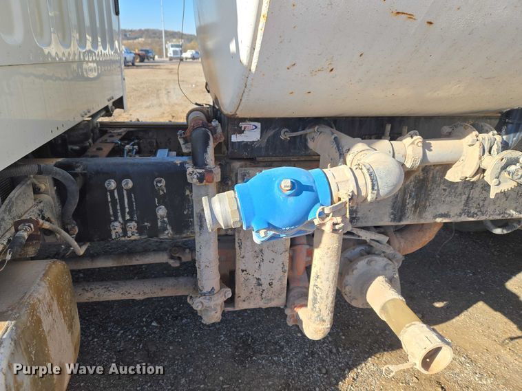 image for item ET5414 2004 Freightliner M2 water truck