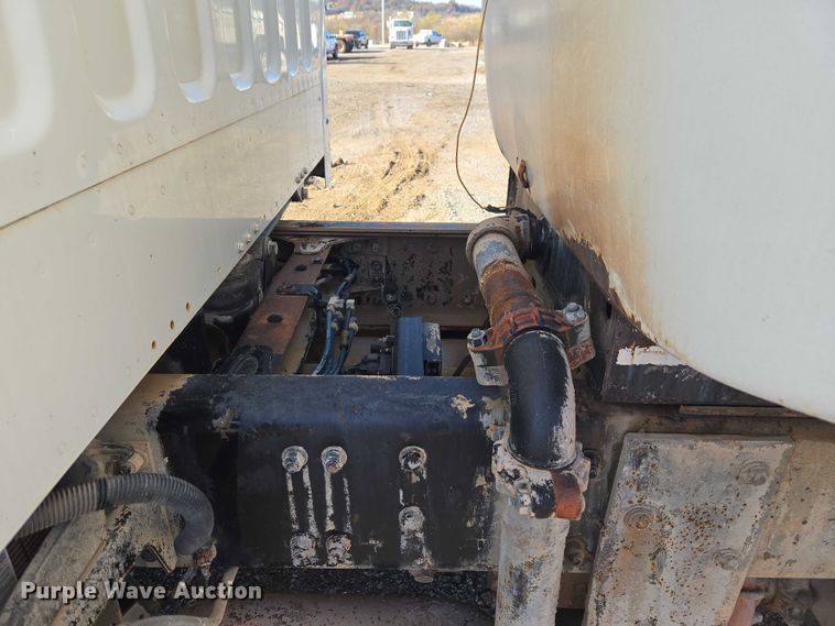 image for item ET5414 2004 Freightliner M2 water truck