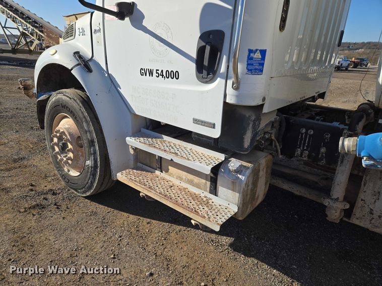 image for item ET5414 2004 Freightliner M2 water truck