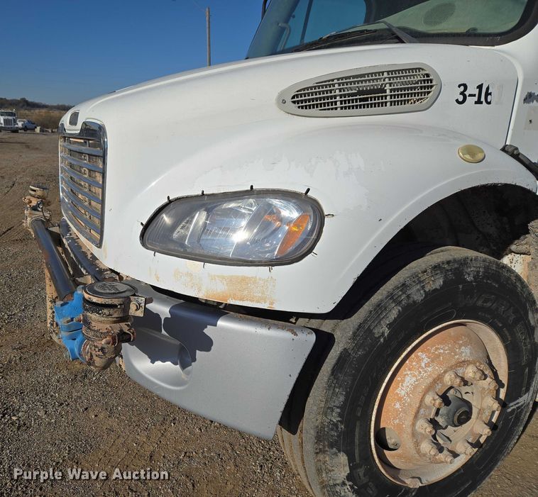 image for item ET5414 2004 Freightliner M2 water truck