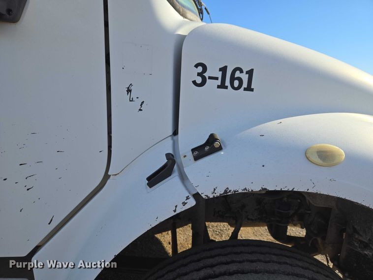 image for item ET5414 2004 Freightliner M2 water truck