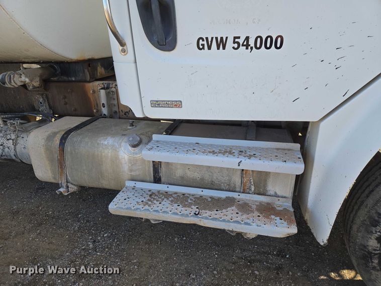 image for item ET5414 2004 Freightliner M2 water truck