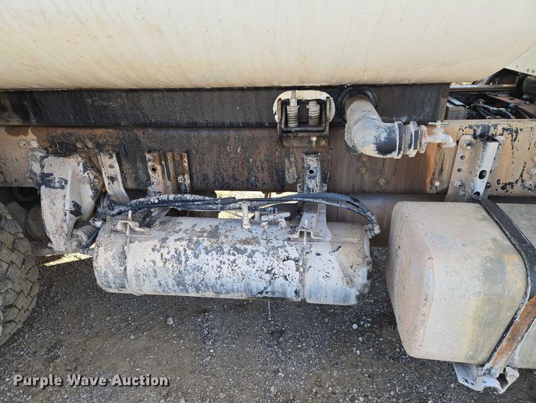 image for item ET5414 2004 Freightliner M2 water truck