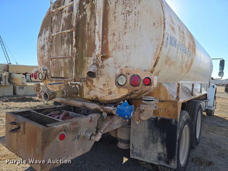 image for item ET5414 2004 Freightliner M2 water truck