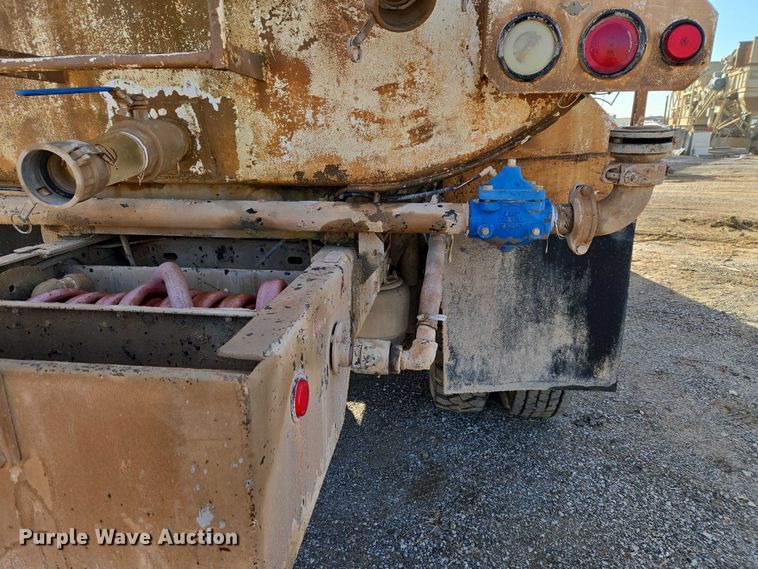 image for item ET5414 2004 Freightliner M2 water truck