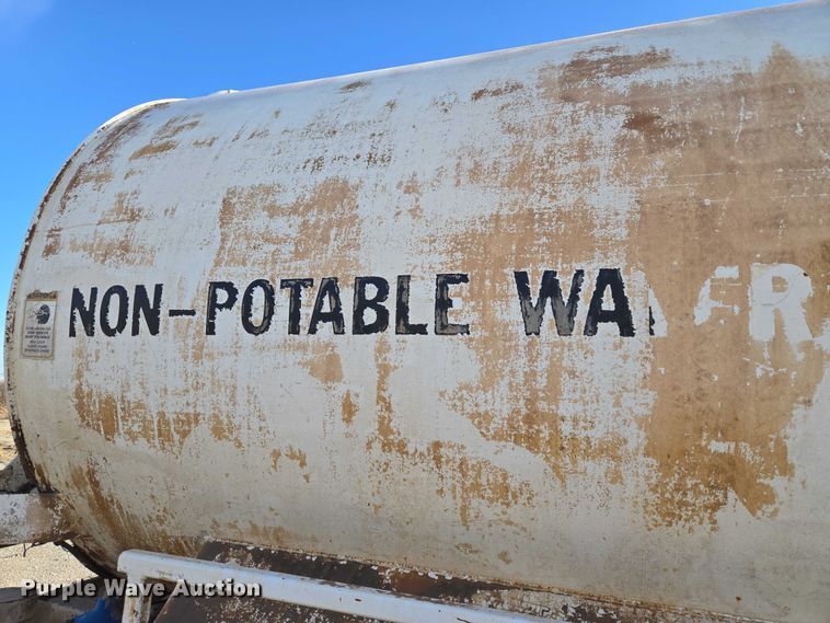 image for item ET5414 2004 Freightliner M2 water truck