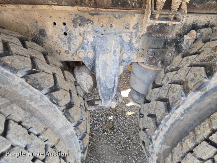 image for item ET5414 2004 Freightliner M2 water truck