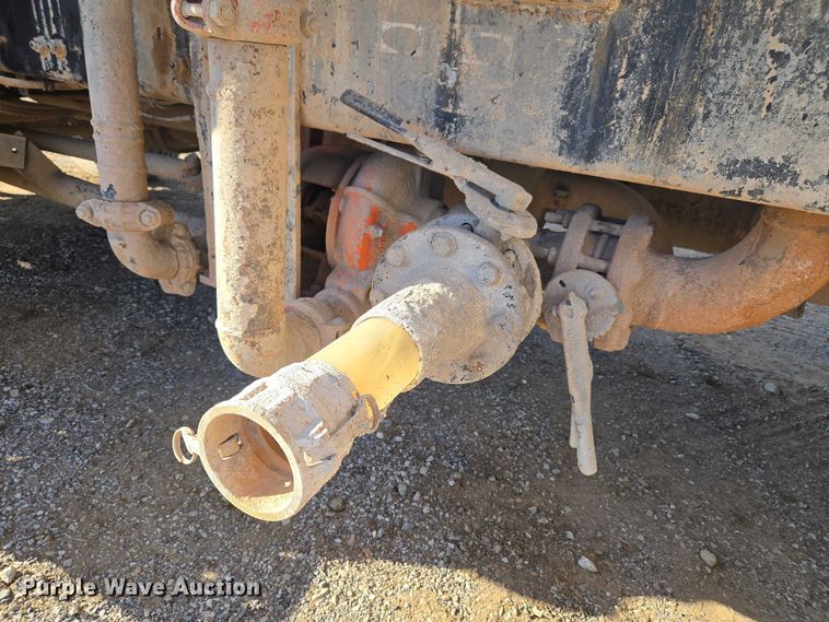 image for item ET5414 2004 Freightliner M2 water truck