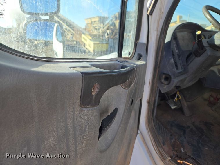 image for item ET5414 2004 Freightliner M2 water truck