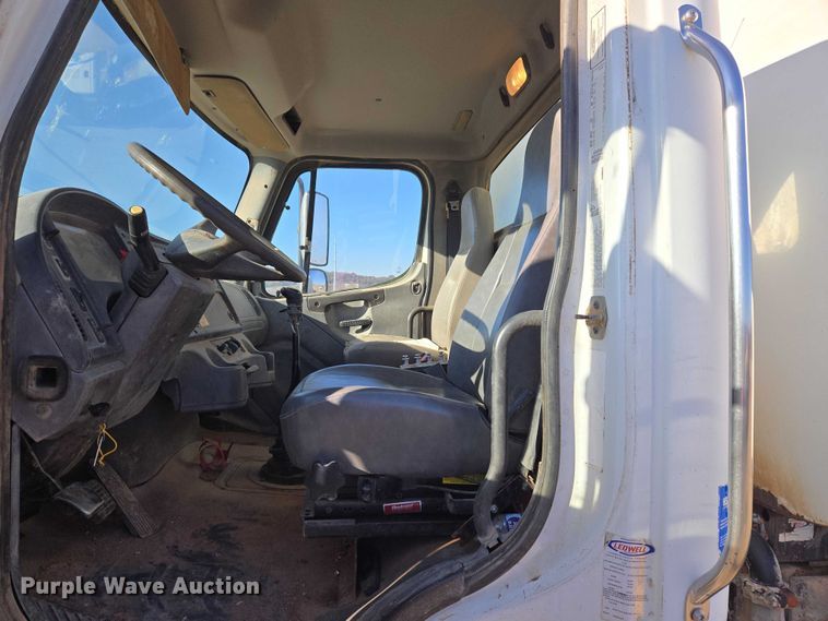 image for item ET5414 2004 Freightliner M2 water truck