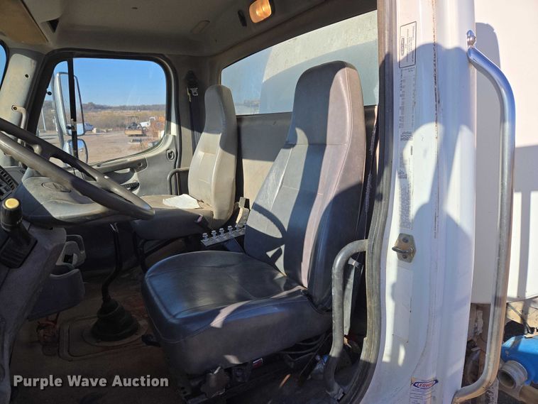 image for item ET5414 2004 Freightliner M2 water truck