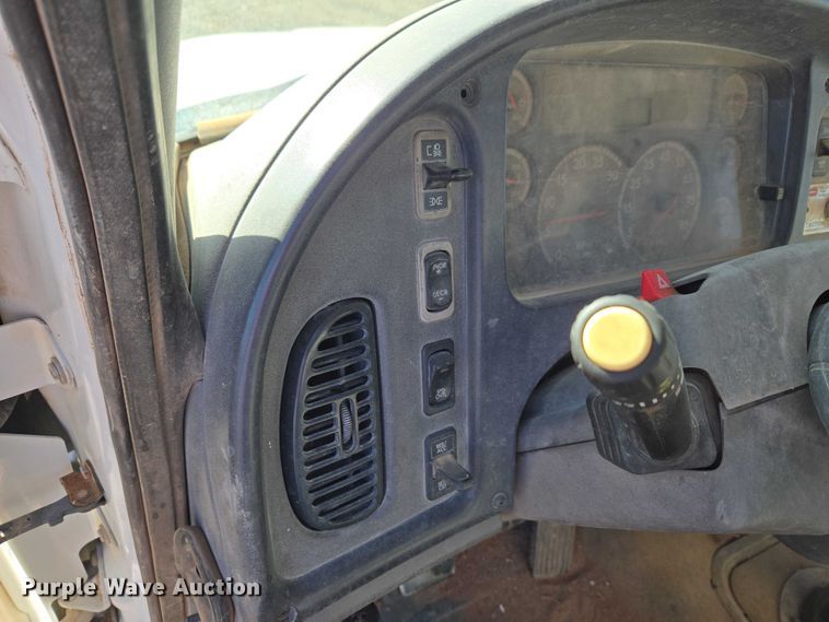 image for item ET5414 2004 Freightliner M2 water truck