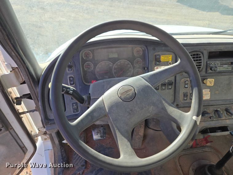 image for item ET5414 2004 Freightliner M2 water truck