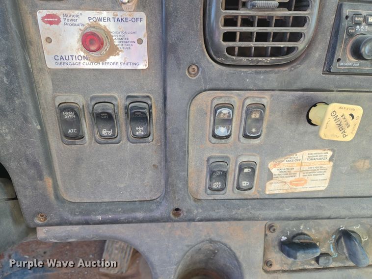 image for item ET5414 2004 Freightliner M2 water truck