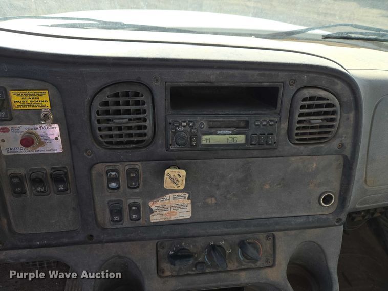 image for item ET5414 2004 Freightliner M2 water truck