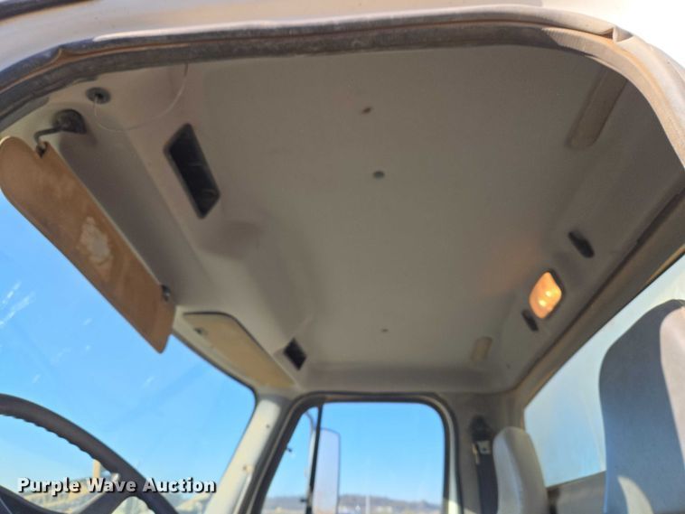 image for item ET5414 2004 Freightliner M2 water truck