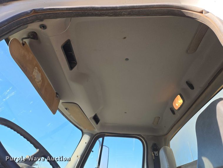 image for item ET5414 2004 Freightliner M2 water truck