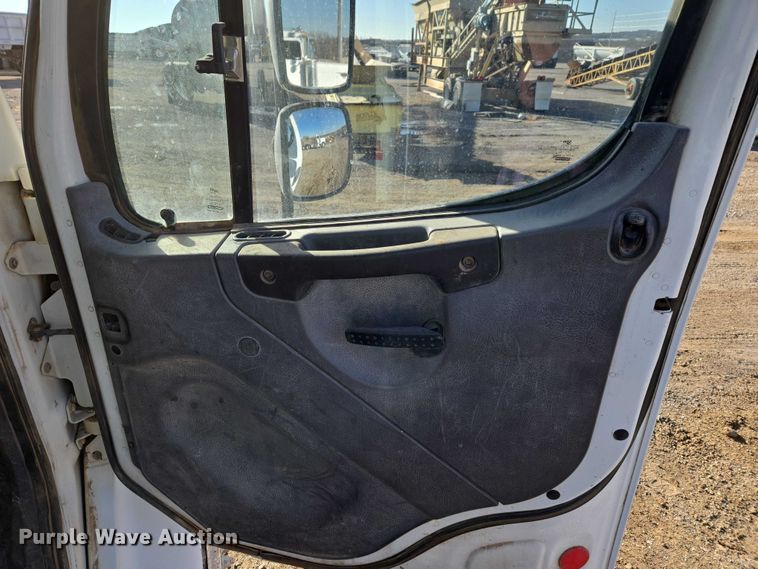 image for item ET5414 2004 Freightliner M2 water truck