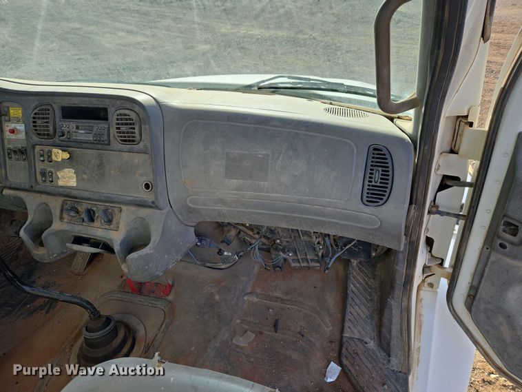 image for item ET5414 2004 Freightliner M2 water truck