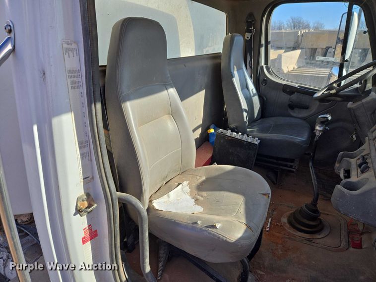 image for item ET5414 2004 Freightliner M2 water truck