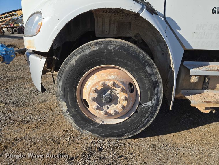 image for item ET5414 2004 Freightliner M2 water truck