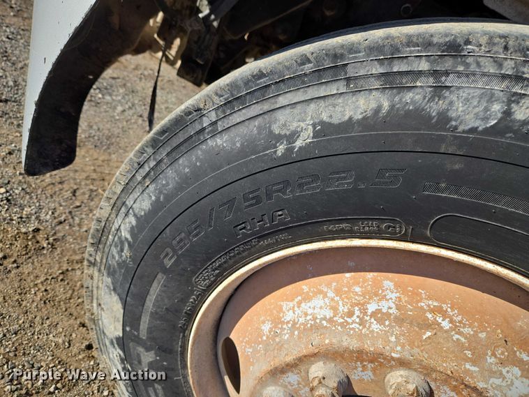 image for item ET5414 2004 Freightliner M2 water truck