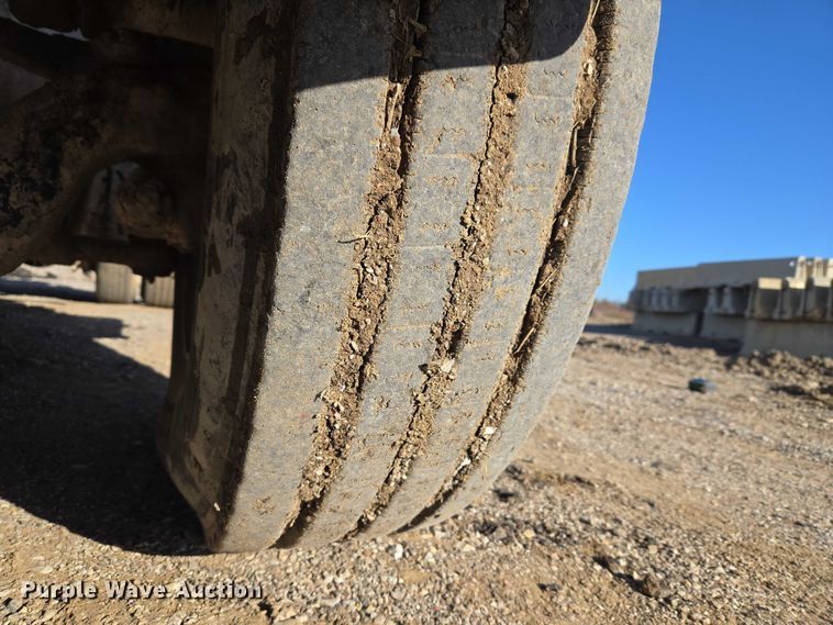 image for item ET5414 2004 Freightliner M2 water truck