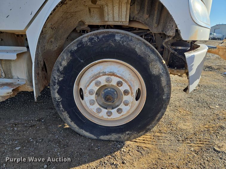 image for item ET5414 2004 Freightliner M2 water truck