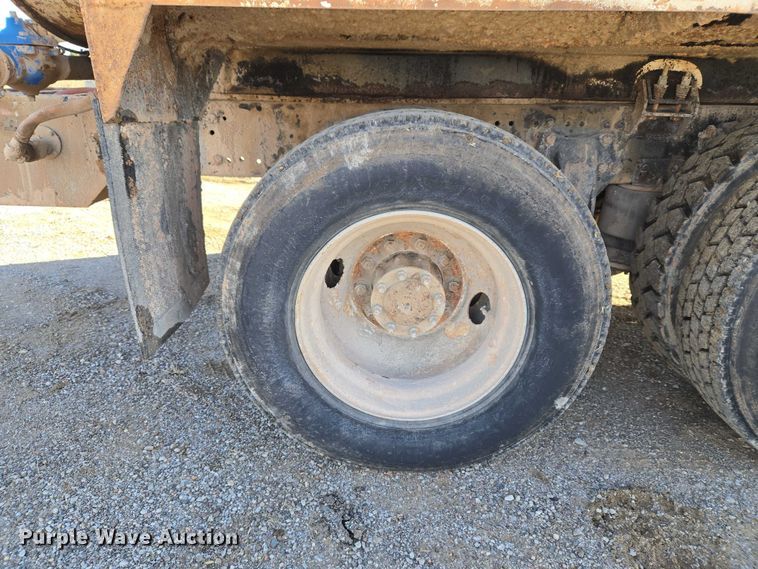 image for item ET5414 2004 Freightliner M2 water truck