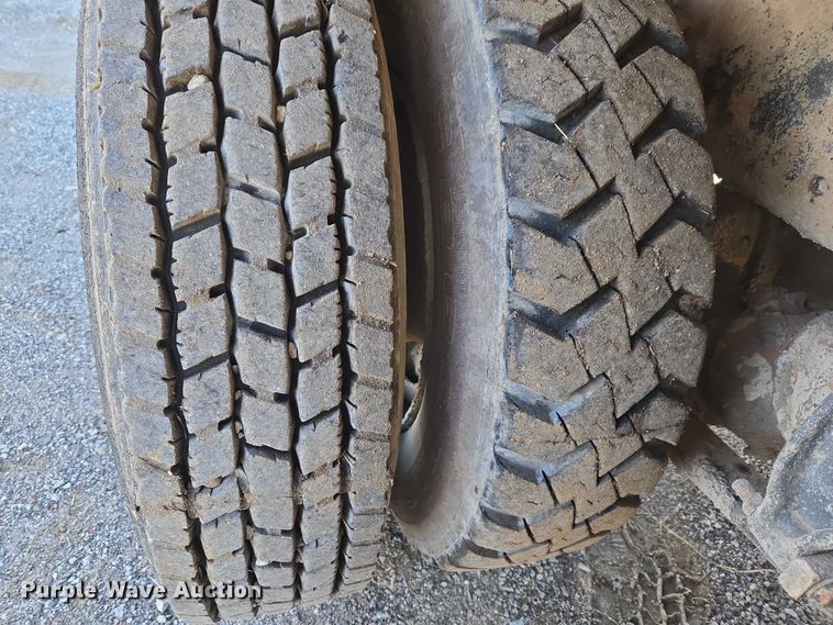 image for item ET5414 2004 Freightliner M2 water truck