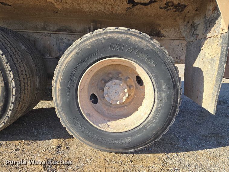 image for item ET5414 2004 Freightliner M2 water truck