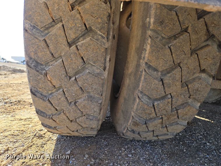 image for item ET5414 2004 Freightliner M2 water truck