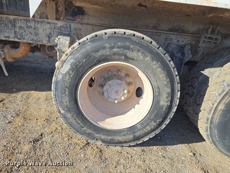 image for item ET5414 2004 Freightliner M2 water truck