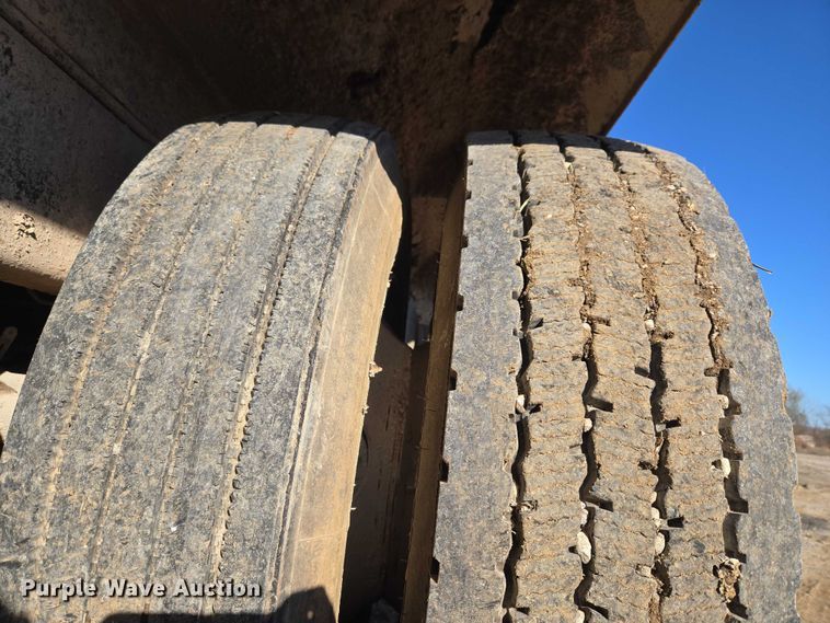 image for item ET5414 2004 Freightliner M2 water truck