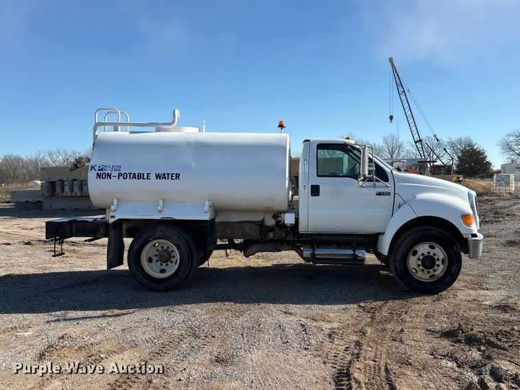 image for item ET5415 2008 Ford F750 water truck