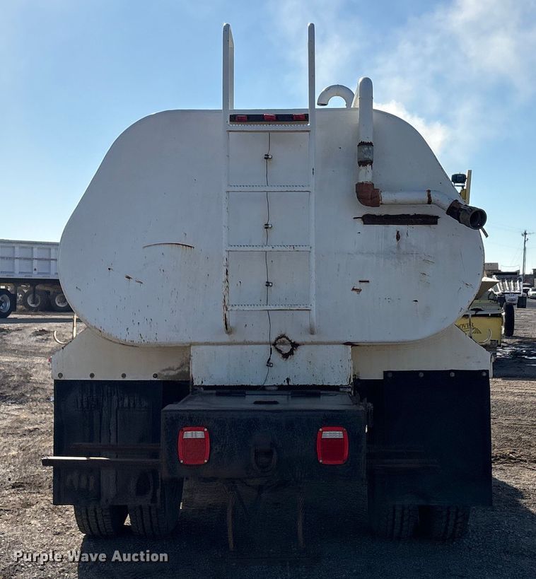 image for item ET5415 2008 Ford F750 water truck