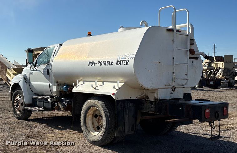 image for item ET5415 2008 Ford F750 water truck