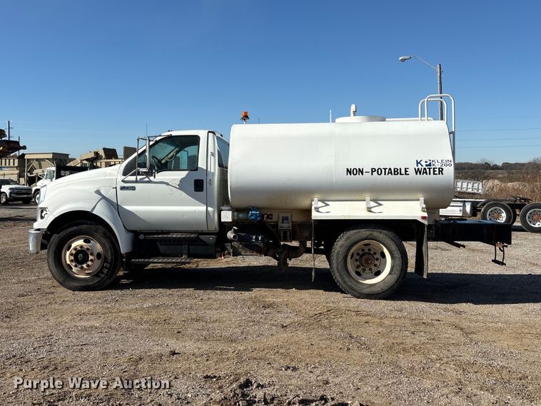 image for item ET5415 2008 Ford F750 water truck