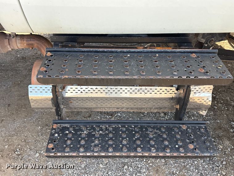 image for item ET5415 2008 Ford F750 water truck