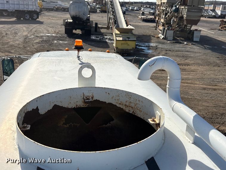 image for item ET5415 2008 Ford F750 water truck