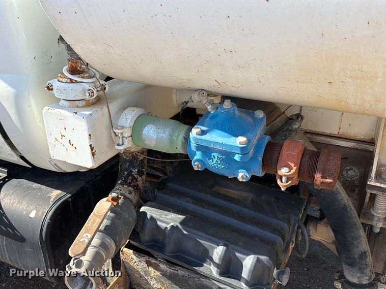 image for item ET5415 2008 Ford F750 water truck