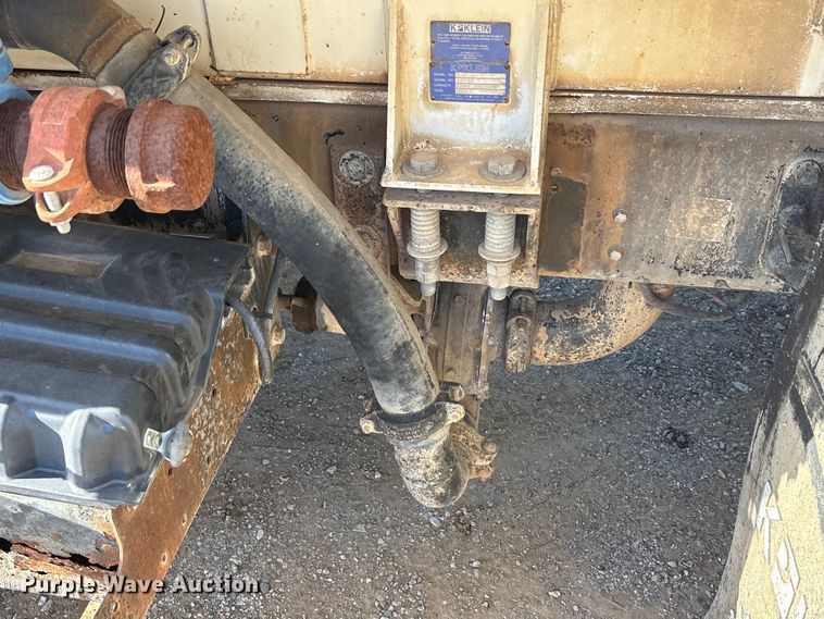 image for item ET5415 2008 Ford F750 water truck