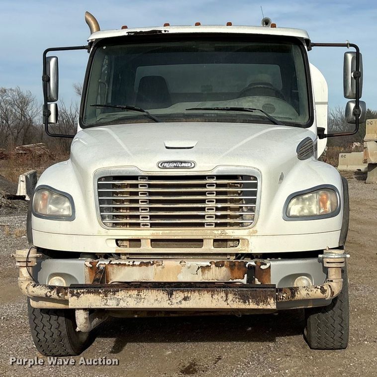image for item ET5419 2011 Freightliner M2 water truck