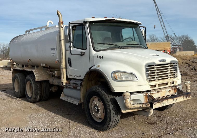 image for item ET5419 2011 Freightliner M2 water truck