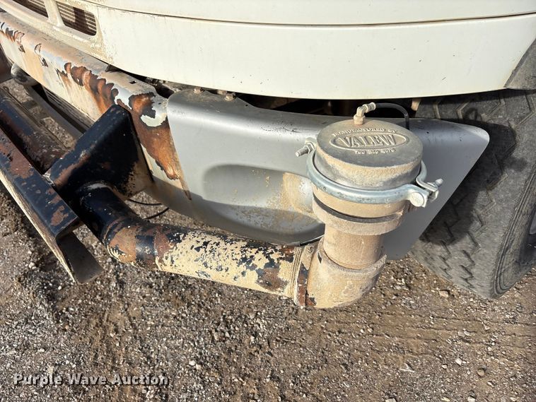 image for item ET5419 2011 Freightliner M2 water truck