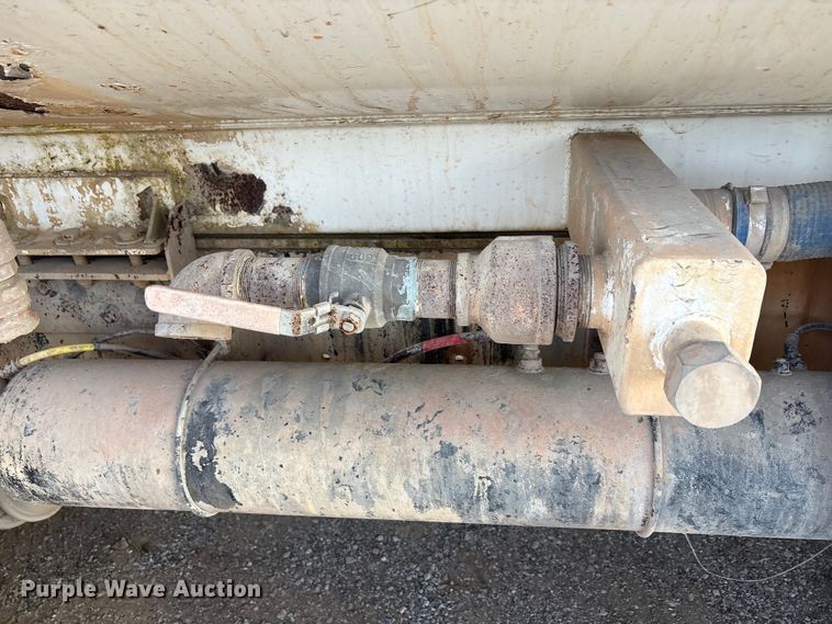 image for item ET5419 2011 Freightliner M2 water truck