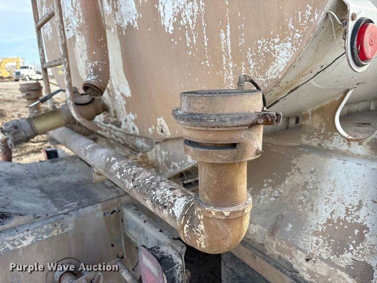 image for item ET5419 2011 Freightliner M2 water truck