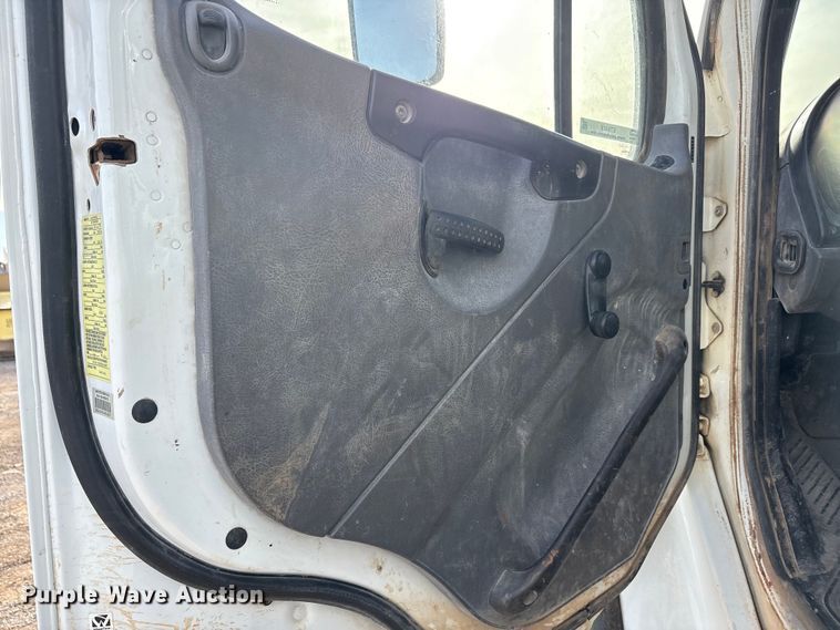 image for item ET5419 2011 Freightliner M2 water truck